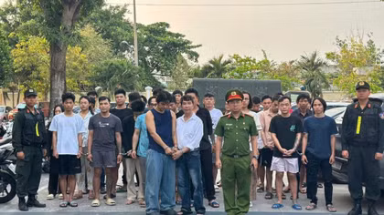 Đốt cả sự nghiệp trên làn khói trắng