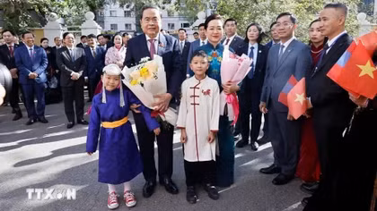Chủ tịch Quốc hội Trần Thanh Mẫn gặp gỡ cộng đồng kiều bào tại Mông Cổ