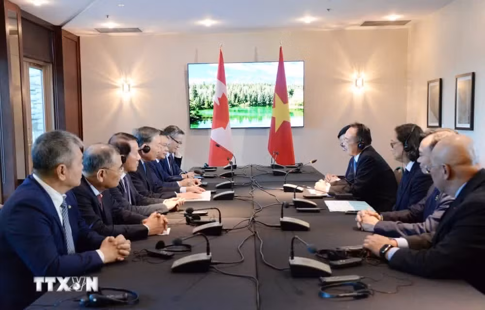 Tổng Bí thư, Chủ tịch nước Tô Lâm tiếp ông Toshiyuki Onuma, Chủ tịch Hội đồng Tổ chức Hàng không Dân dụng Quốc tế (ICAO). (Ảnh: Thống Nhất/TTXVN)