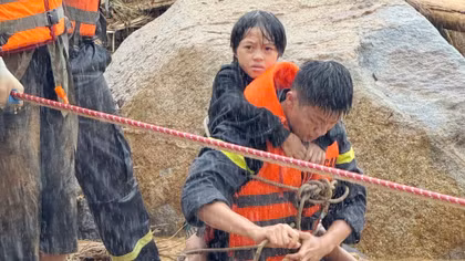 Những người lính ngược dòng thác lũ
