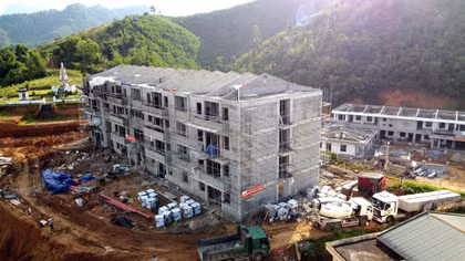 Để tiếng trống khai trường kịp vang lên giữa đại ngàn 