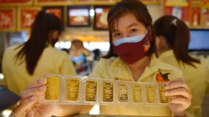 Biến động khó đoán trên thị trường vàng và dầu mỏ 