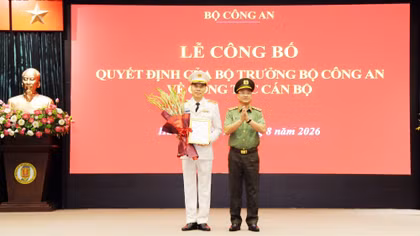 Công bố tân Cục trưởng Cục Quản lý xuất nhập cảnh