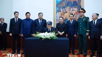 Thủ tướng Lê Minh Hưng viếng đồng chí Saysomphone Phomvihane