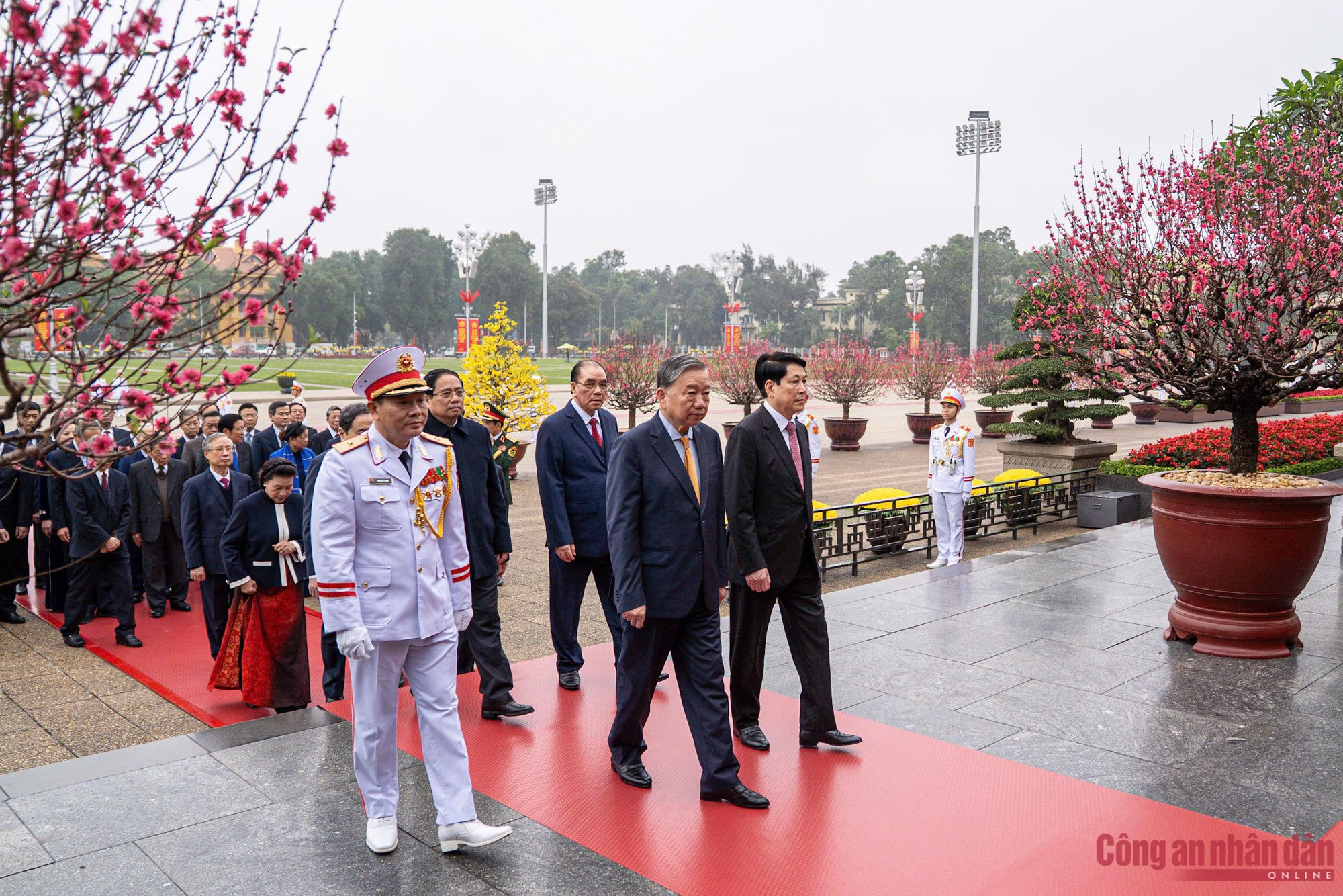 Lãnh đạo Đảng, Nhà nước vào Lăng viếng Bác và tưởng niệm các Anh hùng Liệt sĩ -0