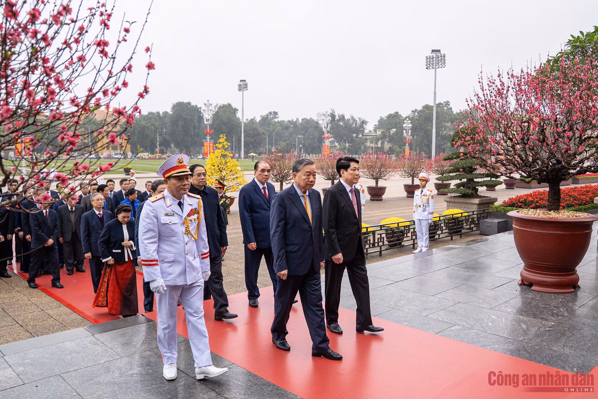 Lãnh đạo Đảng, Nhà nước vào Lăng viếng Bác và tưởng niệm các Anh hùng Liệt sĩ -0