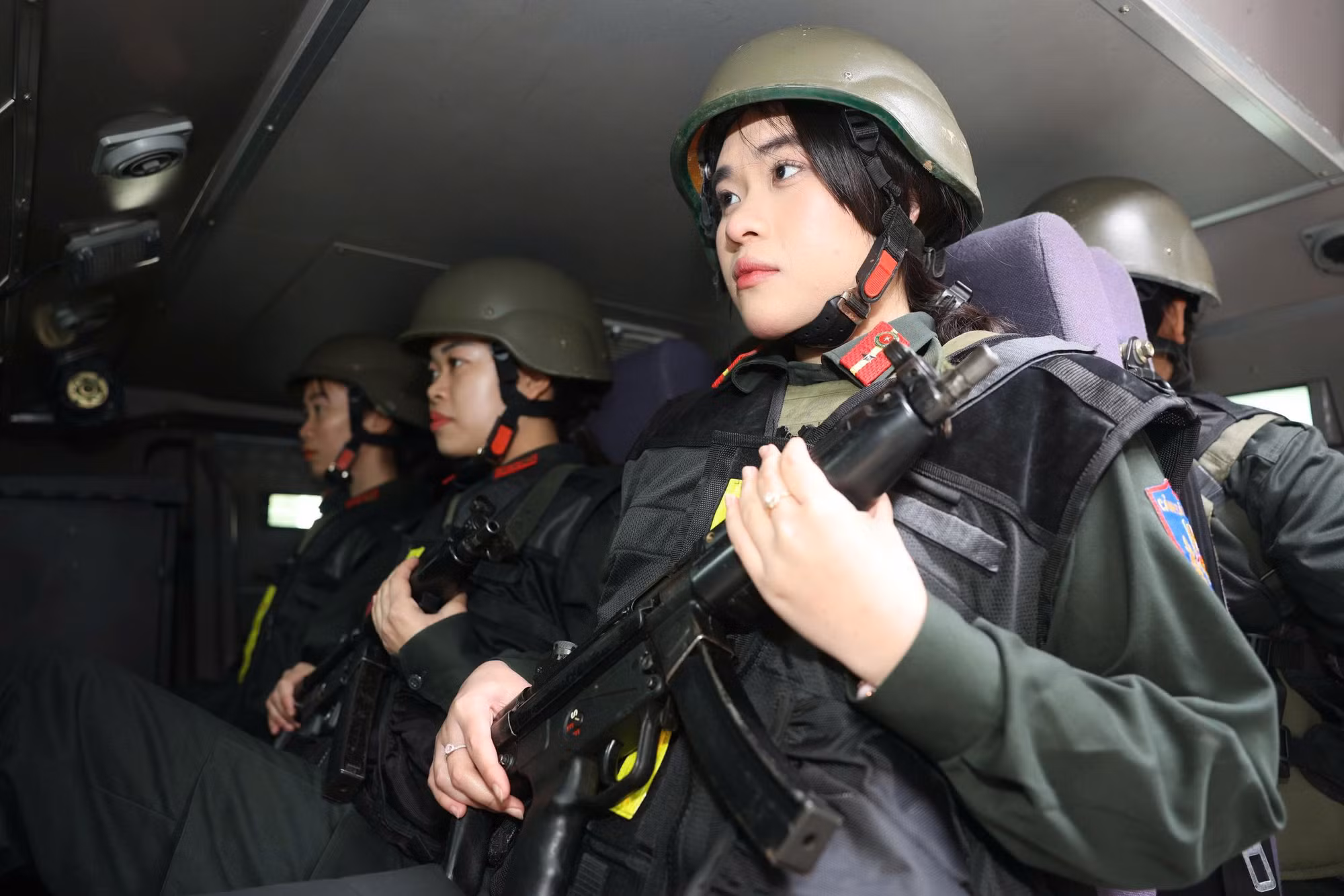 Những “bóng hồng” trên tuyến đầu bảo vệ tuyệt đối an ninh, an toàn Đại hội XIV của Đảng -0