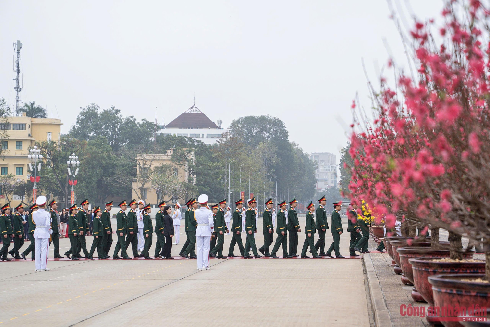 Lãnh đạo Đảng, Nhà nước vào Lăng viếng Bác và tưởng niệm các Anh hùng Liệt sĩ -1