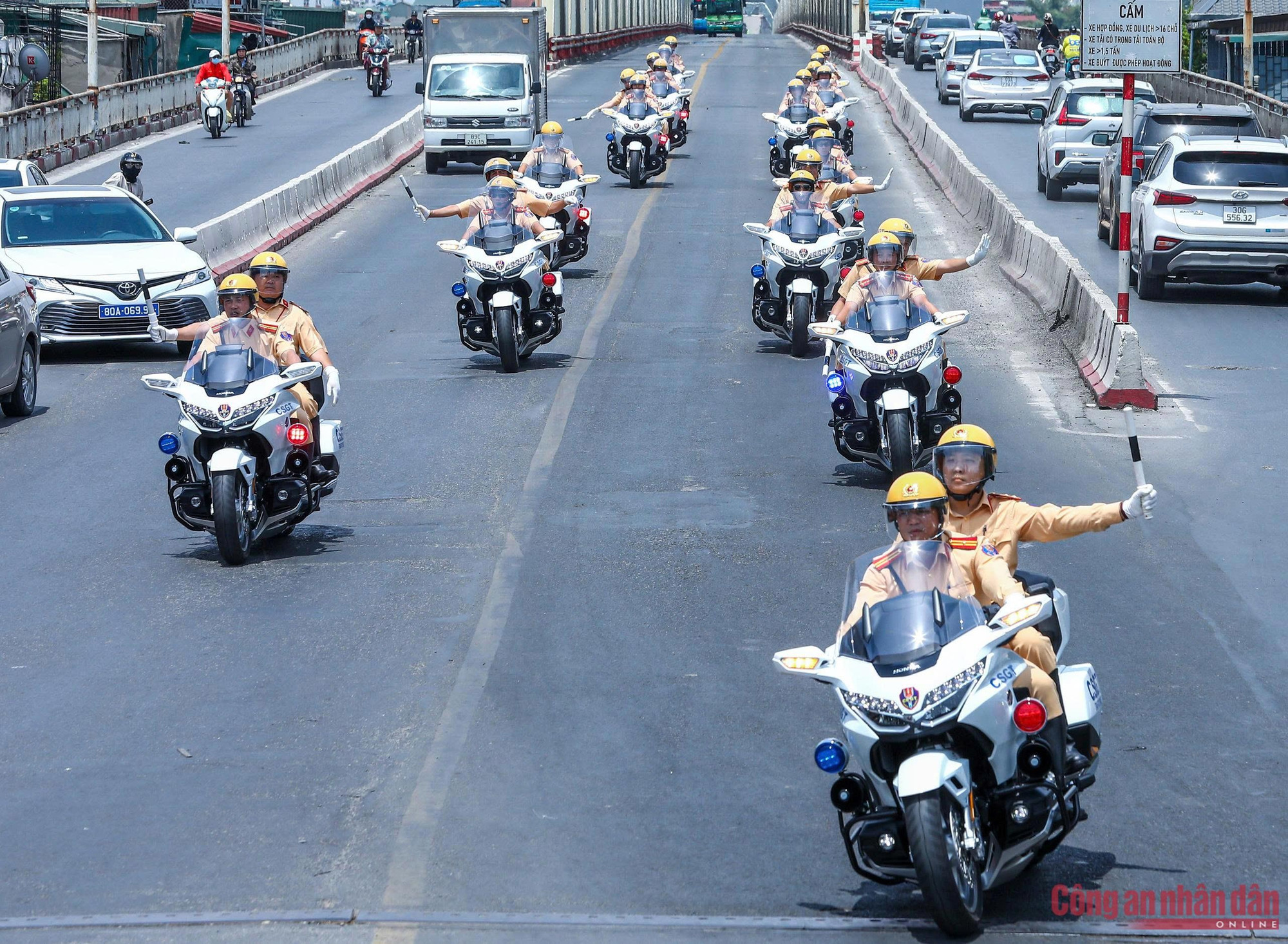 CSGT nỗ lực bảo đảm an toàn tuyệt đối phục vụ Đại hội Đảng -0