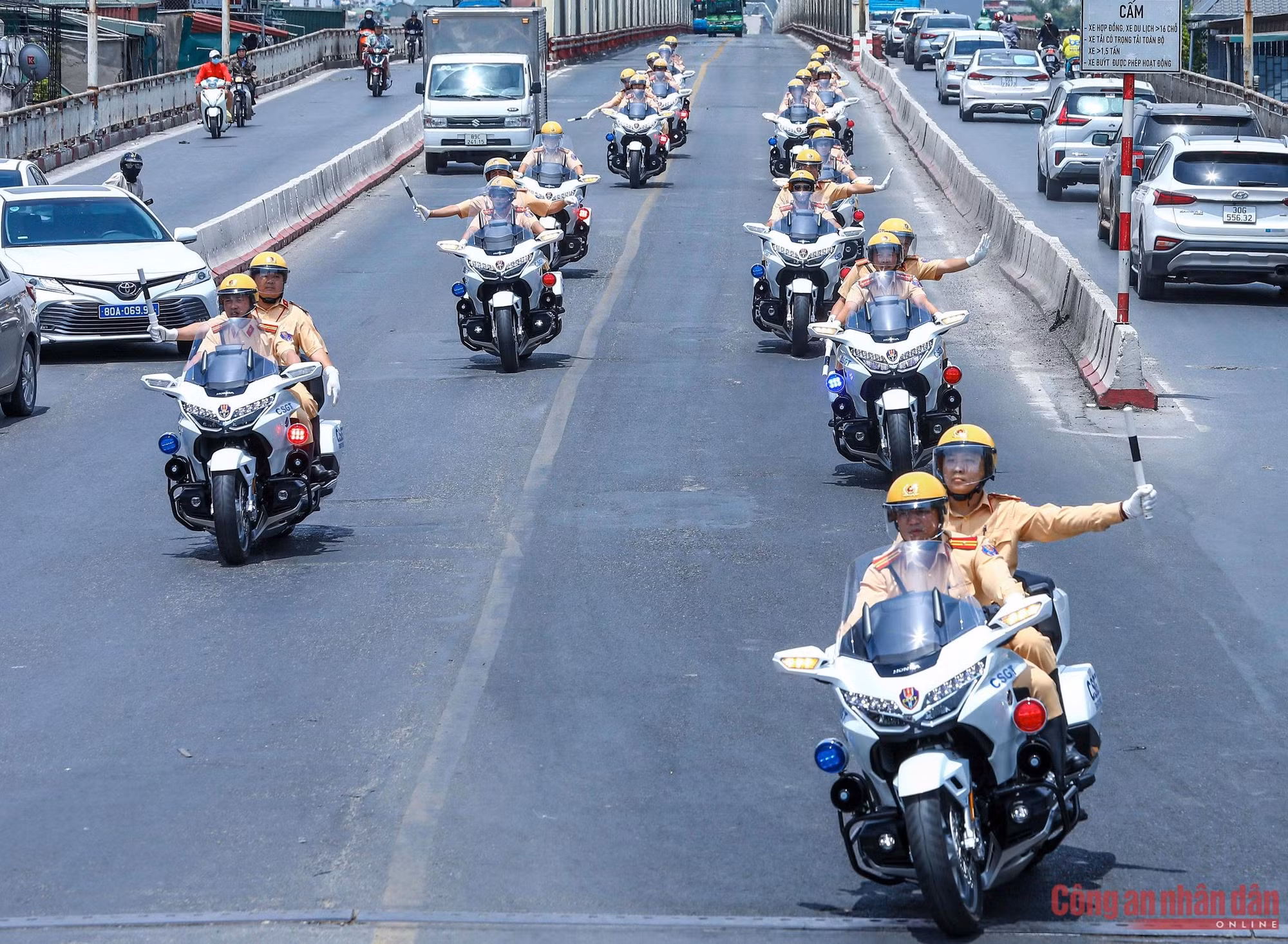 CSGT nỗ lực bảo đảm an toàn tuyệt đối phục vụ Đại hội Đảng -0