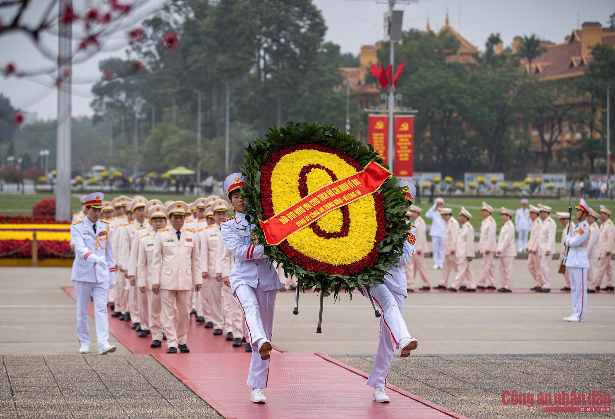 Lãnh đạo Đảng, Nhà nước vào Lăng viếng Bác và tưởng niệm các Anh hùng Liệt sĩ -0