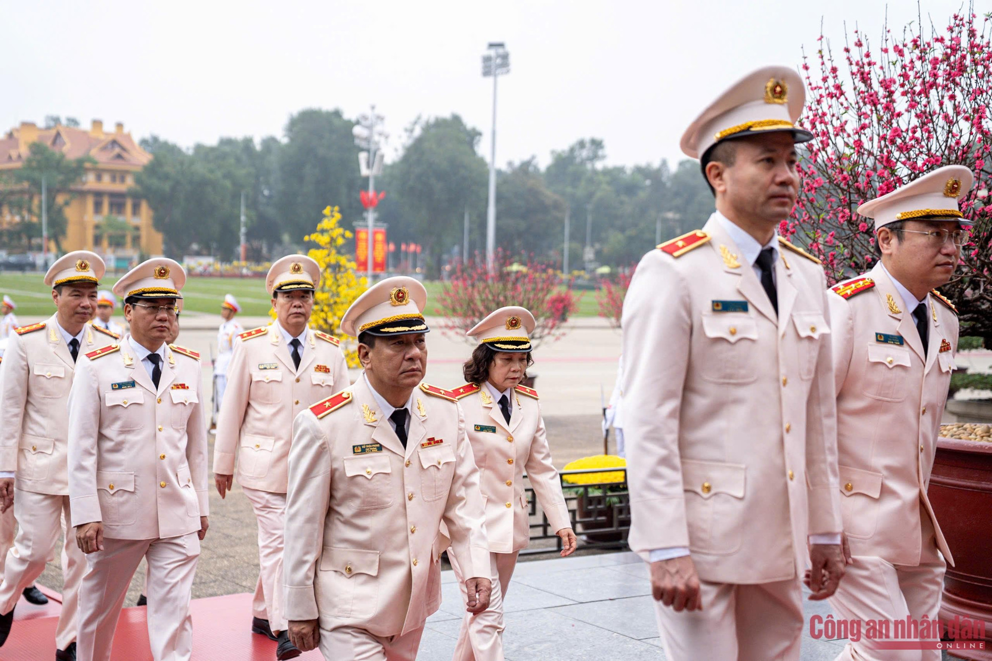 Lãnh đạo Đảng, Nhà nước vào Lăng viếng Bác và tưởng niệm các Anh hùng Liệt sĩ -0