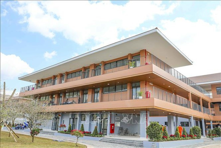 Những dãy nhà lớp học khang trang, hiện đại tại Trường Phổ thông nội trú liên cấp Tiểu học và Trung học cơ sở Si Pa Phìn - Ảnh minh họa: Xuân Tư/TTXVN