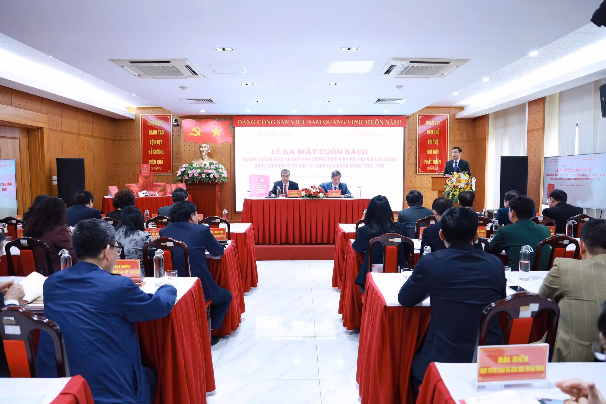 Ra mắt sách về ngành Tuyên giáo và Dân vận trong nhiệm kỳ XIII của Đảng -0