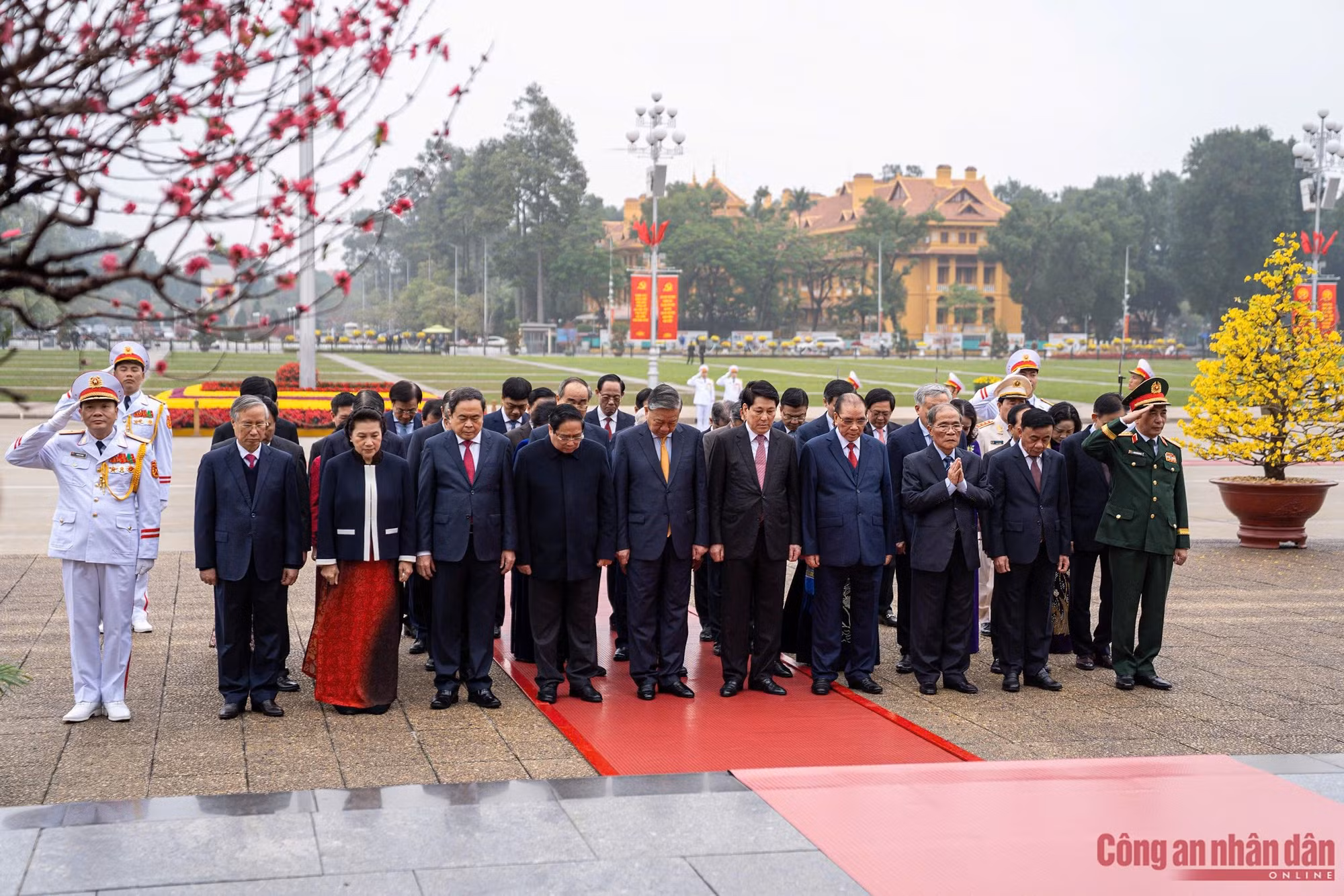 Lãnh đạo Đảng, Nhà nước vào Lăng viếng Bác và tưởng niệm các Anh hùng Liệt sĩ -0
