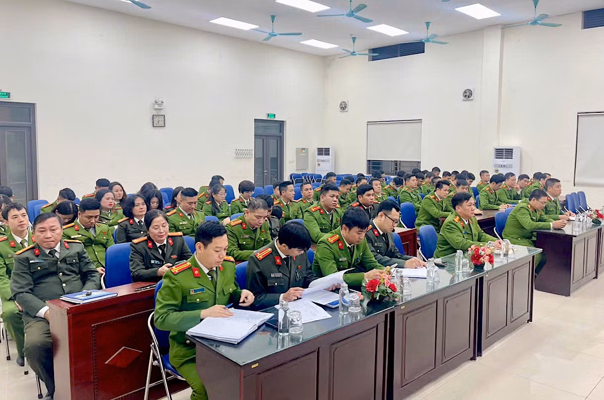 Công an phường Láng tuần tra vũ trang bảo đảm ANTT Đại hội XIV của Đảng -0