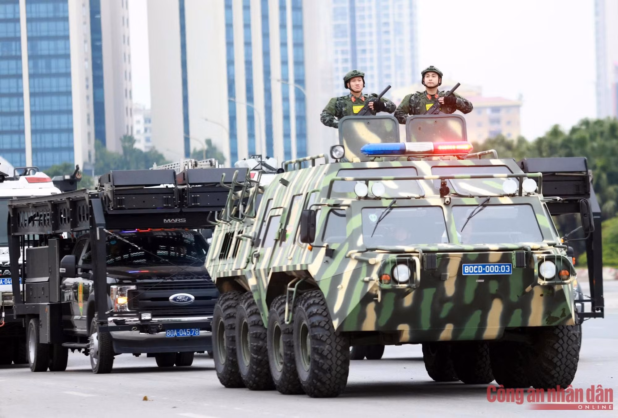 Ngắm dàn phương tiện đặc chủng của CAND sẵn sàng xuất quân bảo vệ Đại hội Đảng -8