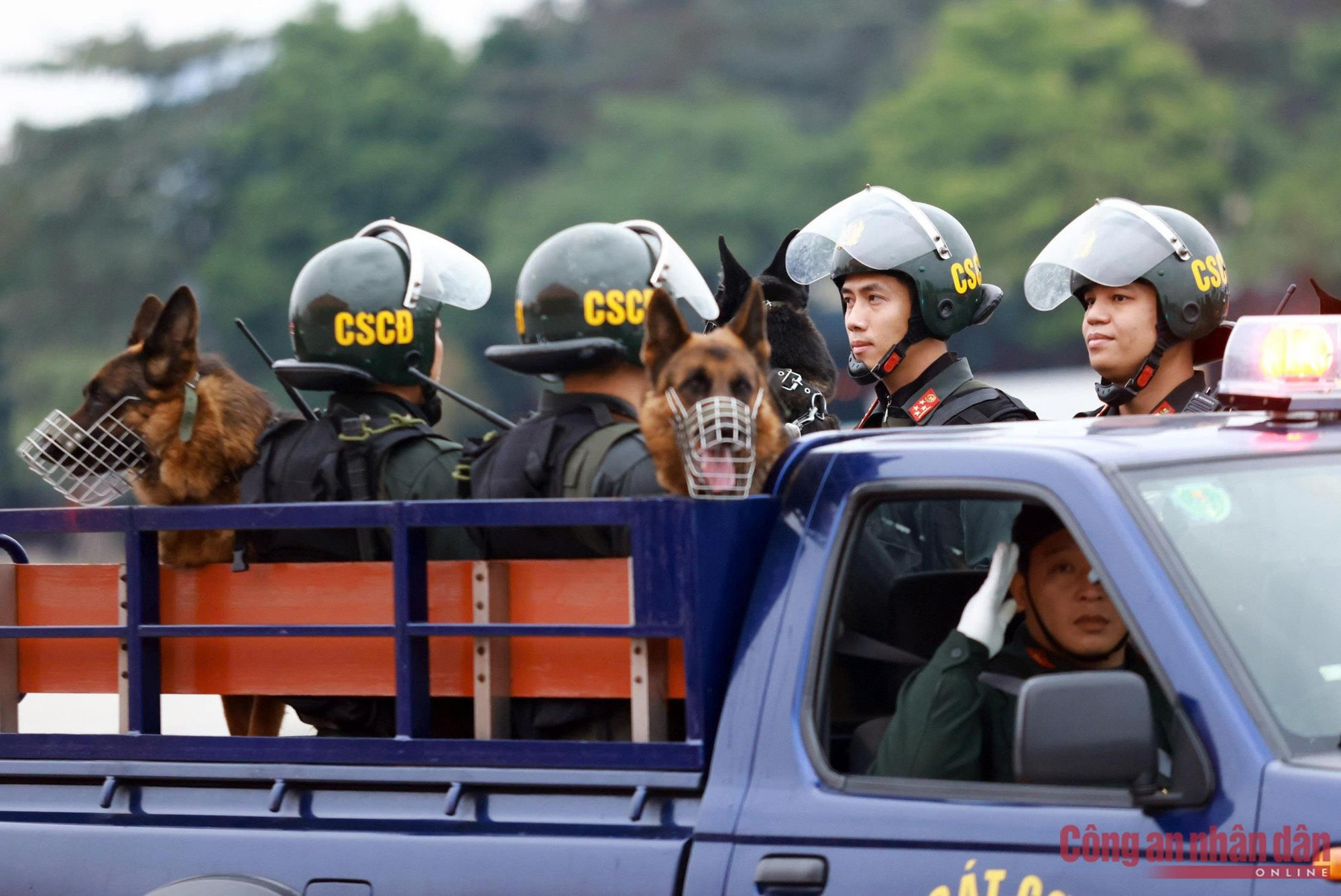 Ngắm dàn phương tiện đặc chủng của CAND sẵn sàng xuất quân bảo vệ Đại hội Đảng -2