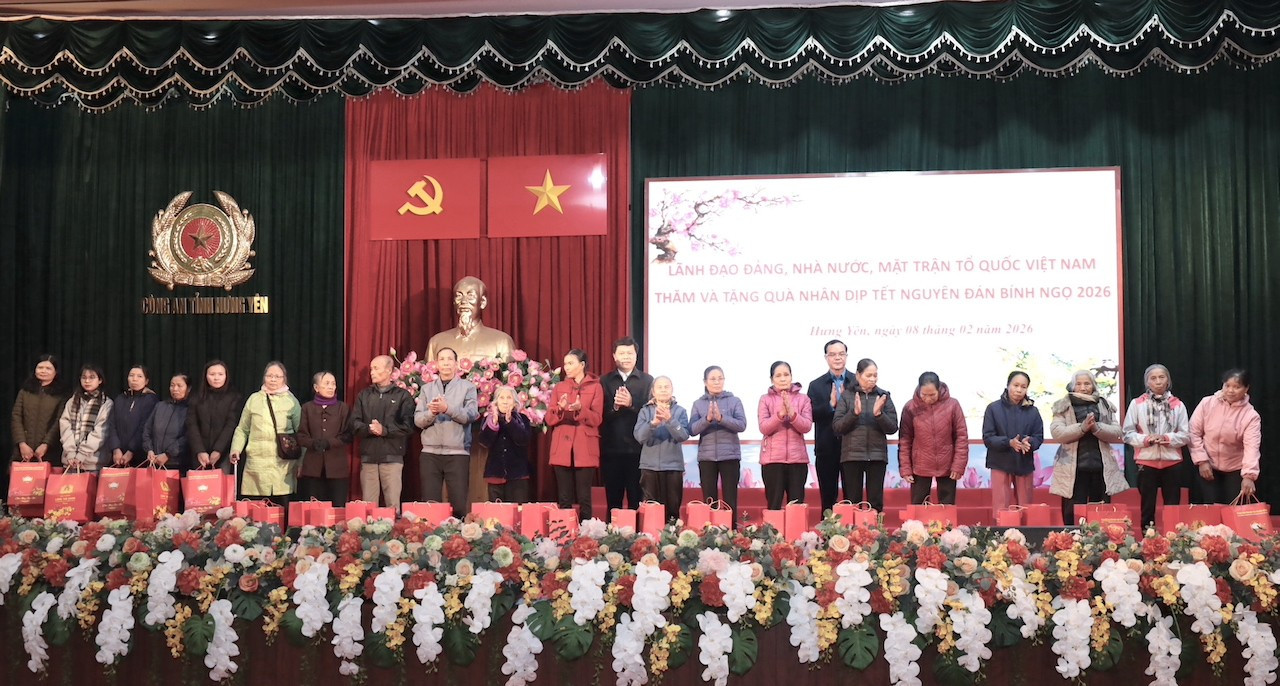 Đại tướng Lương Tam Quang thăm, tặng quà hộ nghèo, người lao động tỉnh Hưng Yên -0