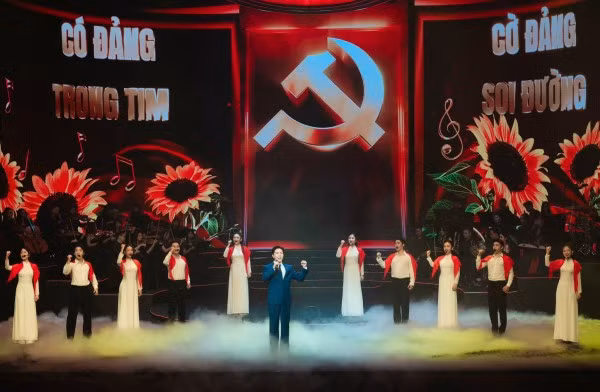 Bài hát "Thưa Đảng" được ca sĩ Anh Tú biểu diễn tại chương trình nghệ thuật “Mãi mãi niềm tin theo Đảng”.