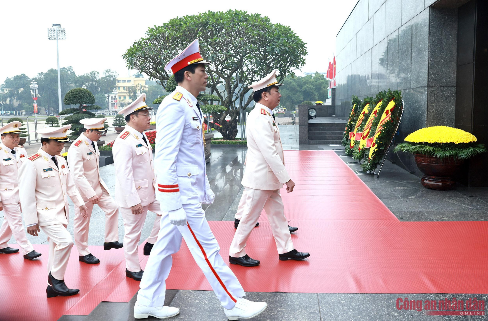 Lãnh đạo Đảng, Nhà nước vào Lăng viếng Bác nhân kỷ niệm 96 năm Ngày thành lập Đảng -7