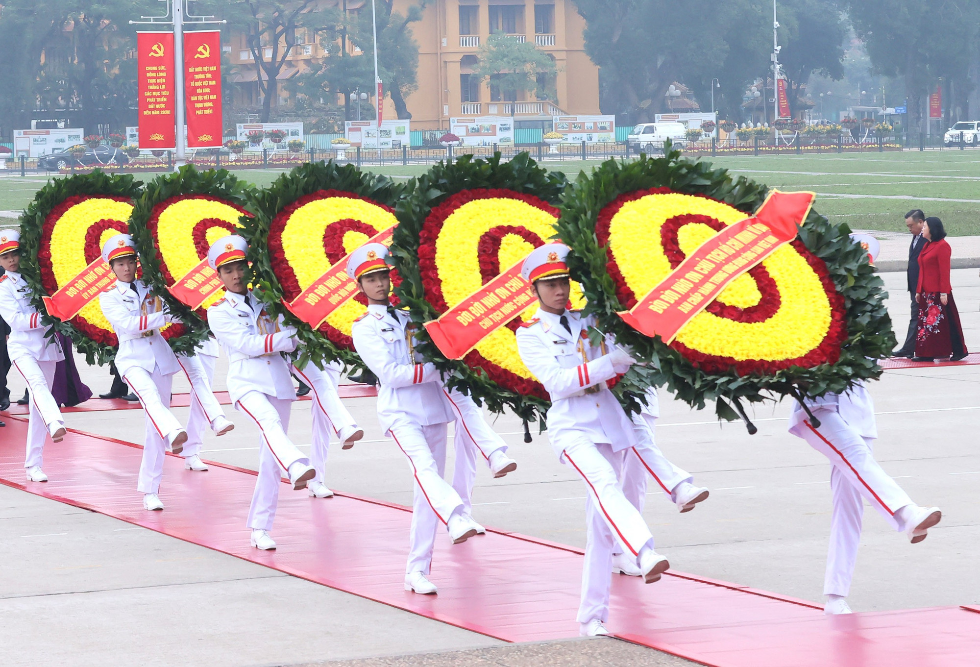 Lãnh đạo Đảng, Nhà nước vào Lăng viếng Bác nhân kỷ niệm 96 năm Ngày thành lập Đảng -0