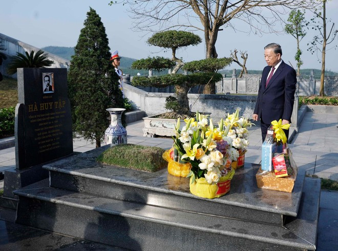 Tổng Bí thư Tô Lâm dâng hương tưởng niệm các Tổng Bí thư Trần Phú và Hà Huy Tập -0