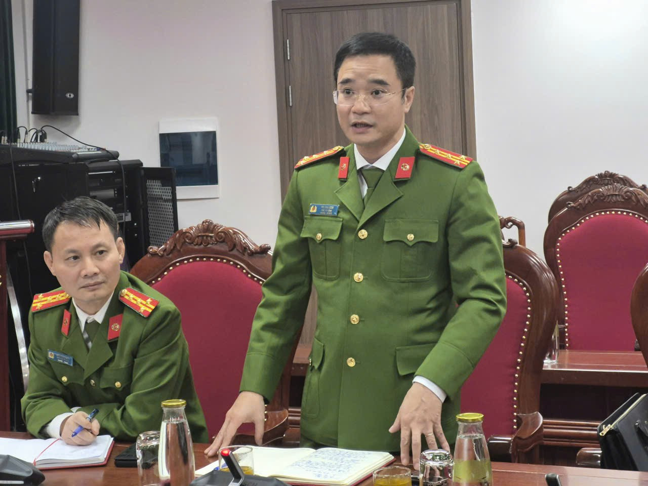 Bộ Công an khẩn trương đưa điện về với bà con vùng đồng bào biên giới khó khăn xã Sáng Nhè -0