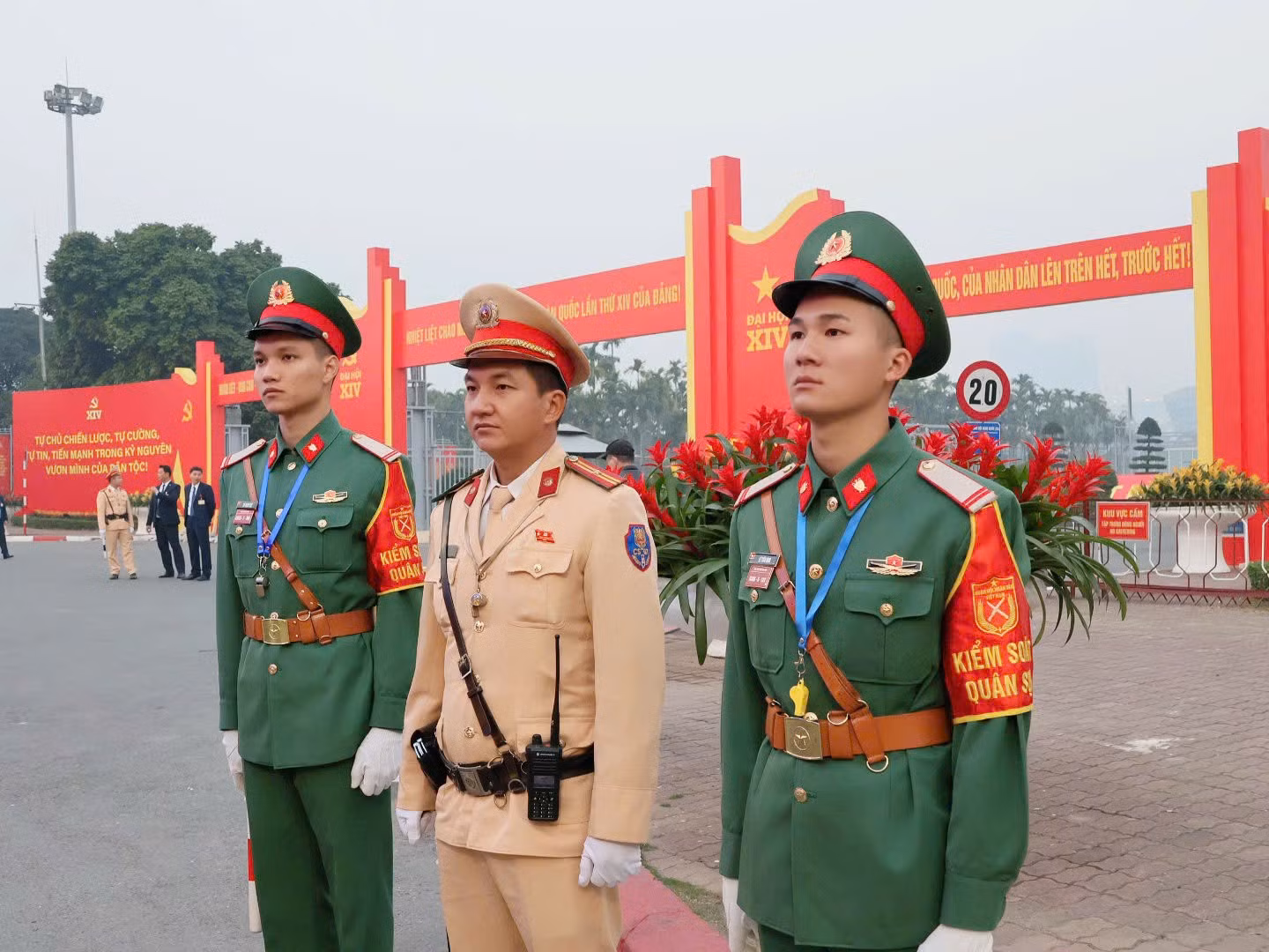 CSGT Hà Nội bảo đảm tuyệt đối an toàn giao thông, đón dẫn đoàn trên các tuyến “Ba nhất” -0