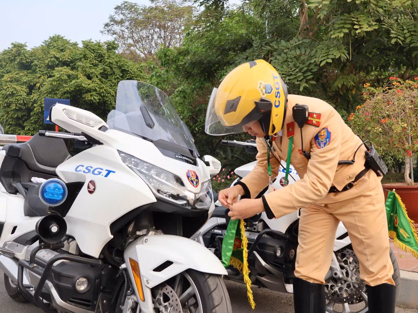 CSGT Hà Nội bảo đảm tuyệt đối an toàn giao thông, đón dẫn đoàn trên các tuyến “Ba nhất” -0