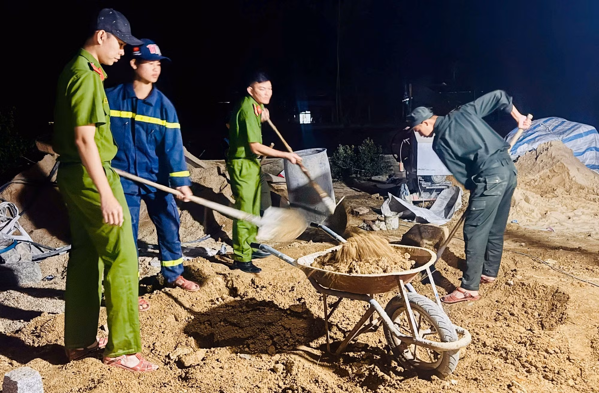 Những hình ảnh ấn tượng của lực lượng Công an thần tốc triển khai “Chiến dịch Quang Trung” -0