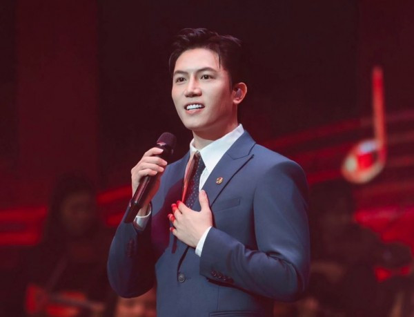 Với Anh Tú, đây là lựa chọn của một ca sĩ trẻ đi con đường khó.