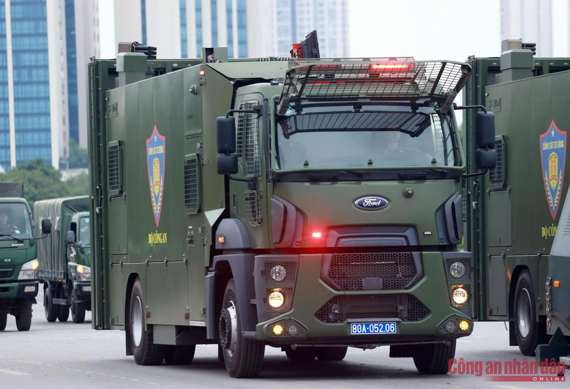 Ngắm dàn phương tiện đặc chủng của CAND sẵn sàng xuất quân bảo vệ Đại hội Đảng -7