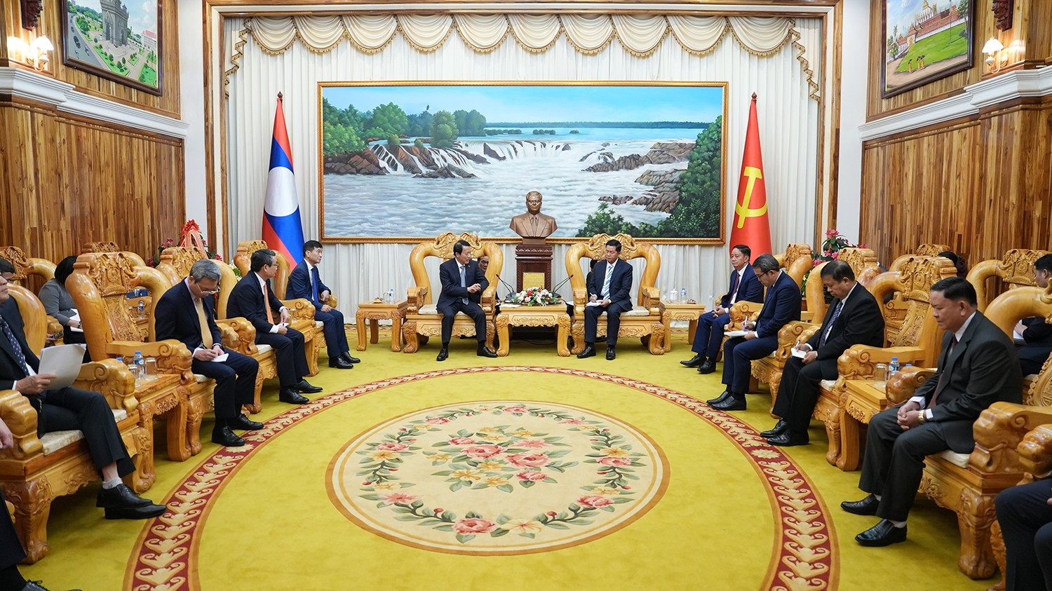 Bộ trưởng Lương Tam Quang gặp song phương Bộ trưởng Bộ Công an Lào -0