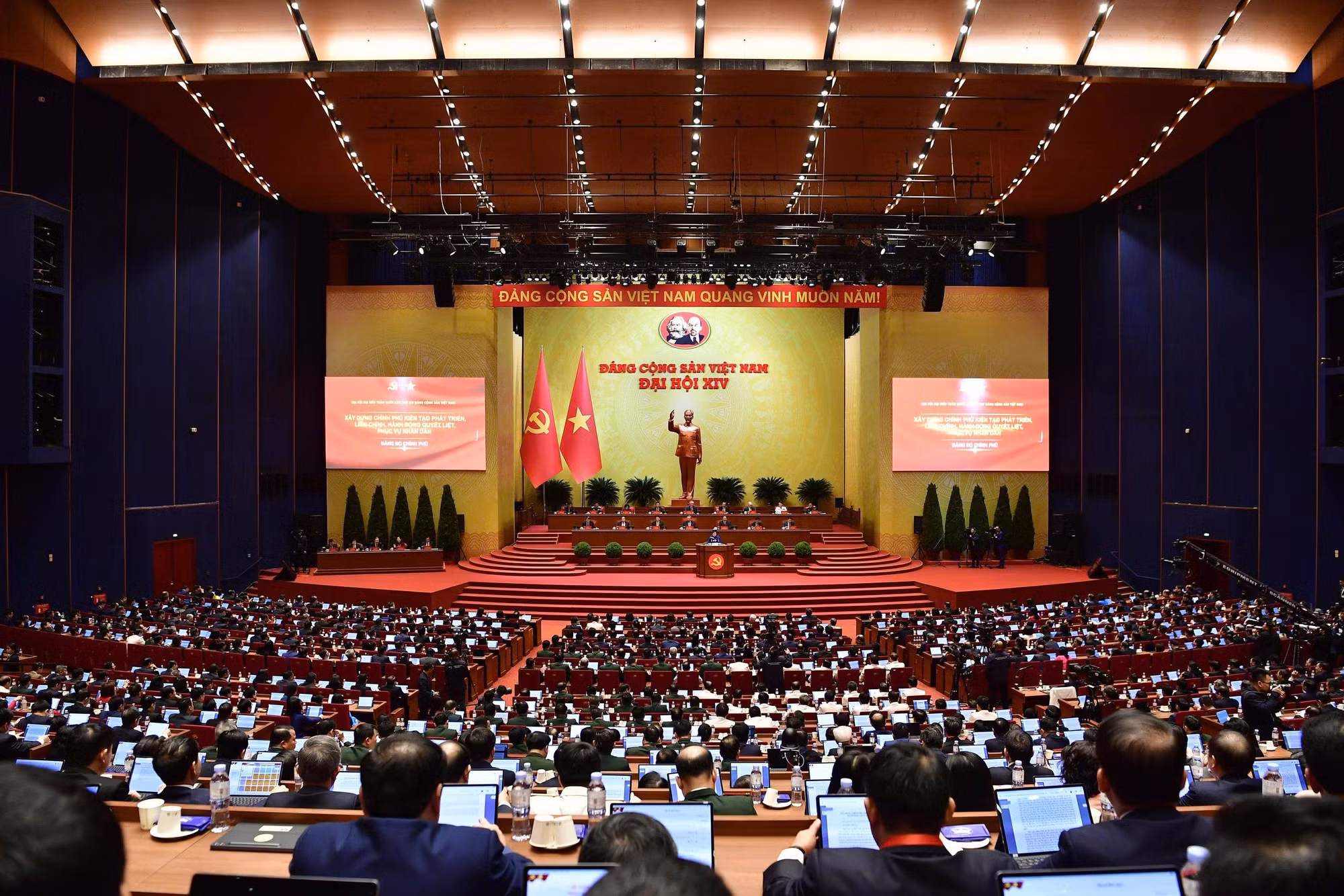 Bầu 200 Ủy viên Trung ương khóa XIV -0