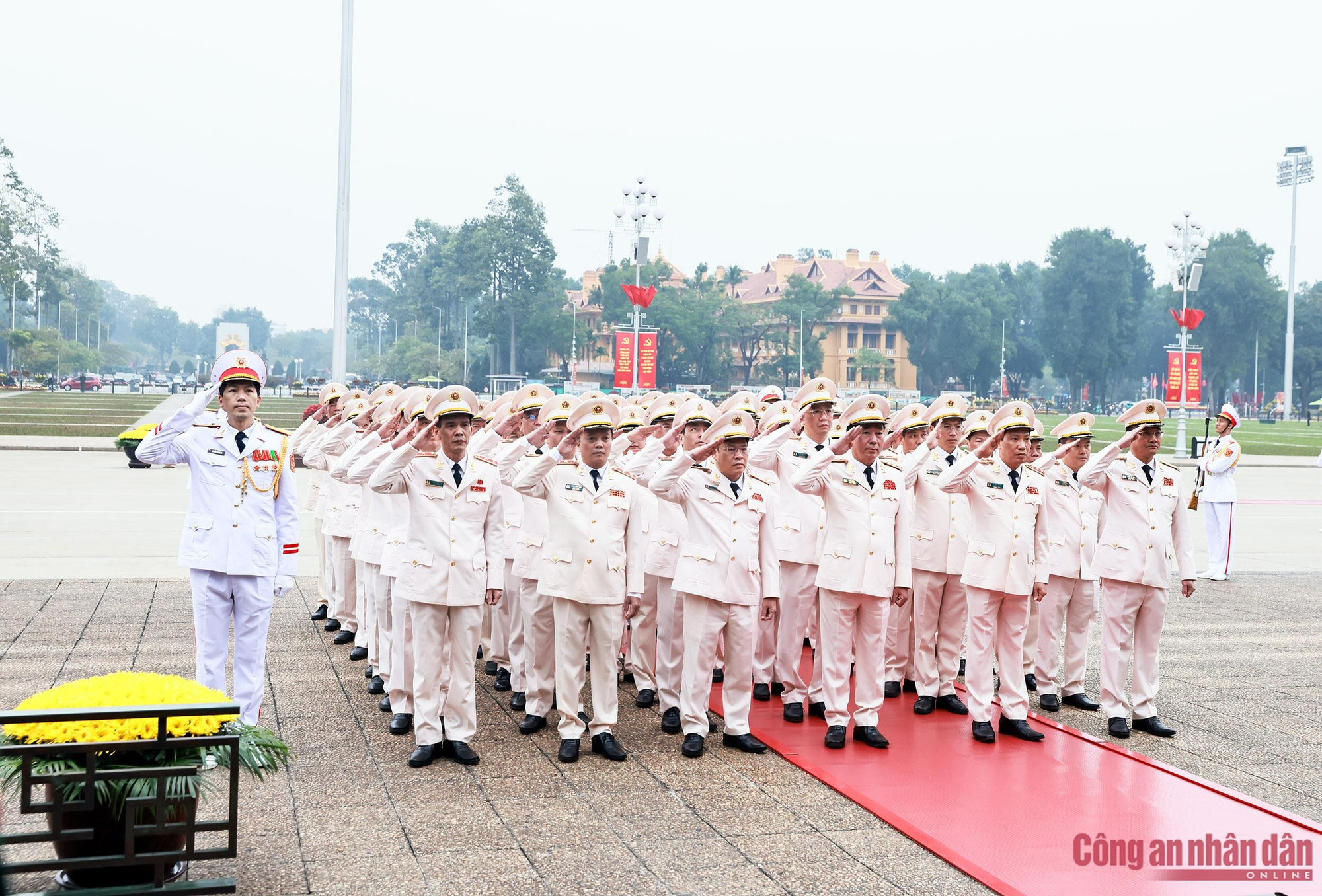 Lãnh đạo Đảng, Nhà nước vào Lăng viếng Bác nhân kỷ niệm 96 năm Ngày thành lập Đảng -6