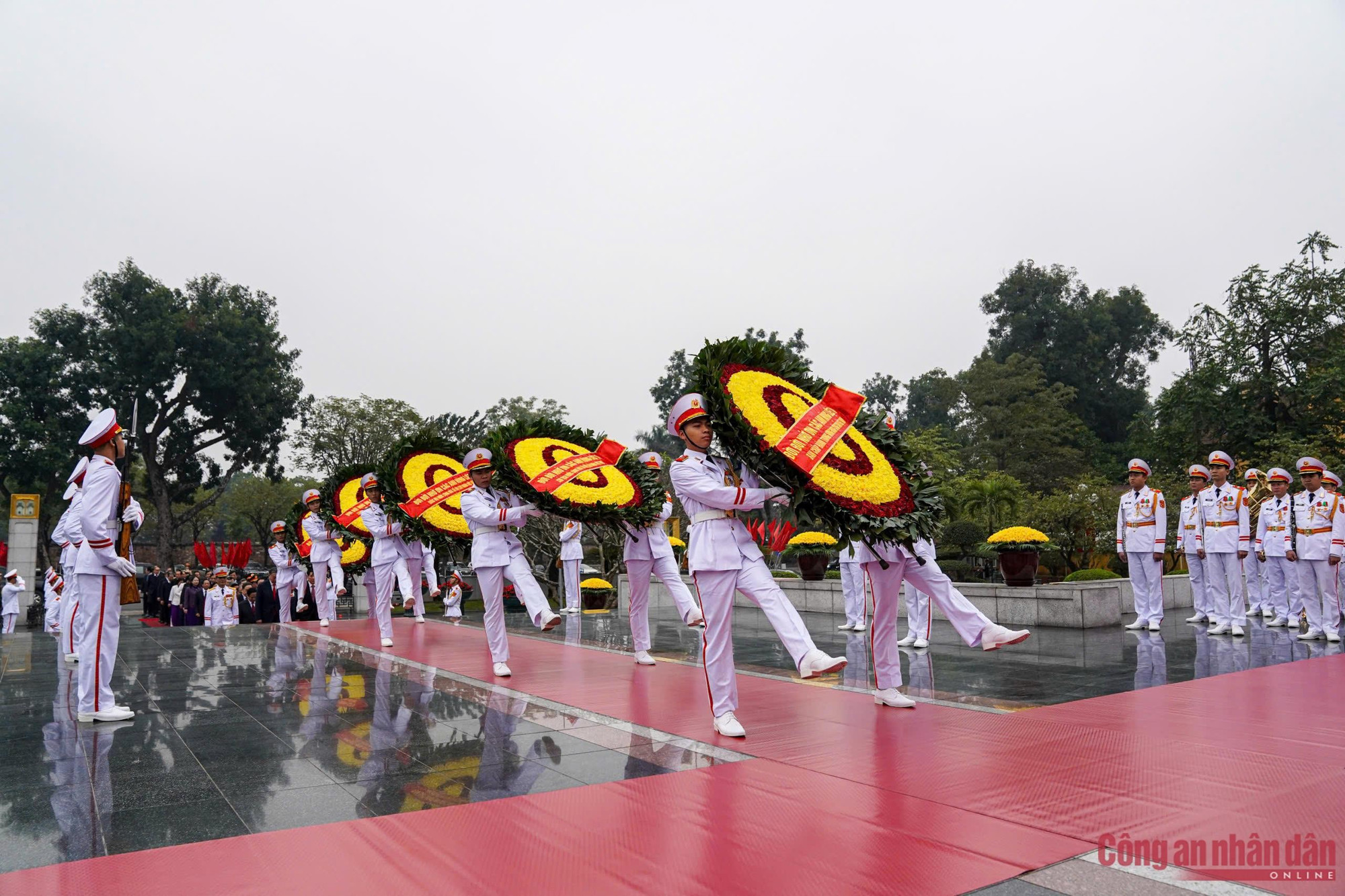 Lãnh đạo Đảng, Nhà nước vào Lăng viếng Bác nhân kỷ niệm 96 năm Ngày thành lập Đảng -1