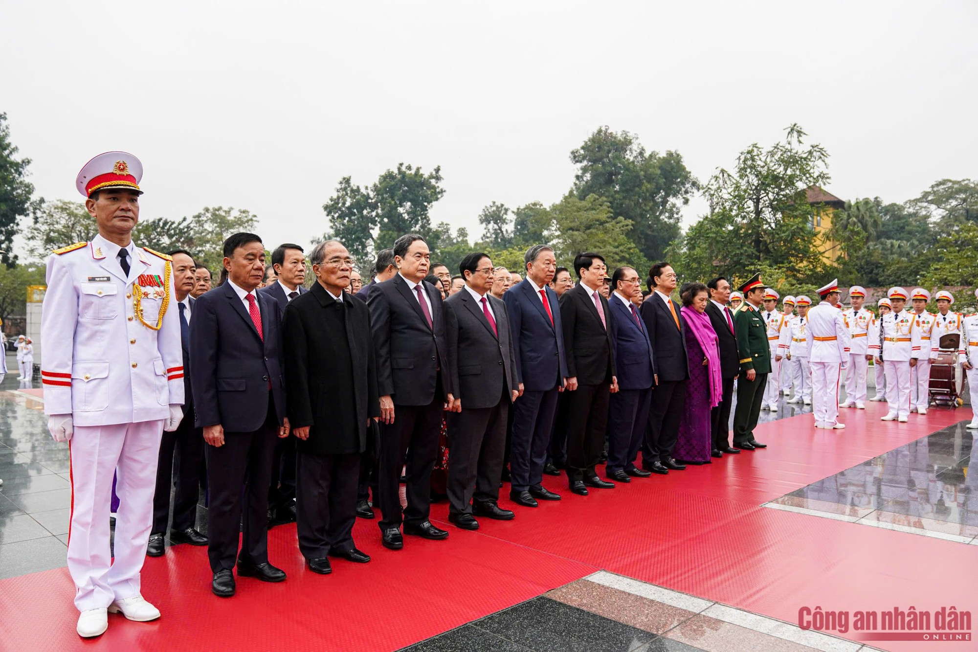 Lãnh đạo Đảng, Nhà nước vào Lăng viếng Bác nhân kỷ niệm 96 năm Ngày thành lập Đảng -1