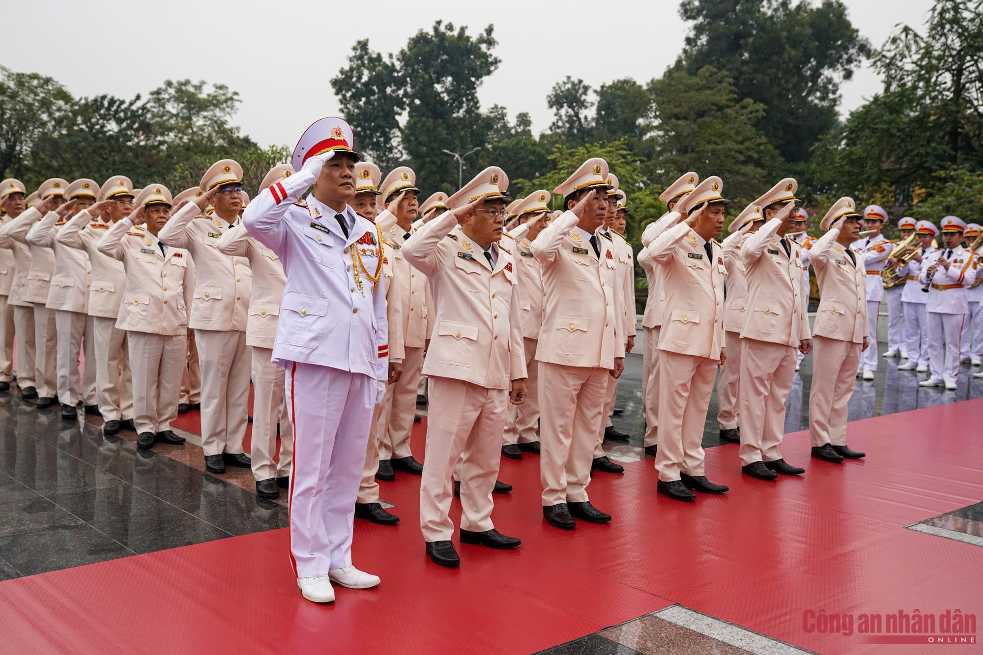 Lãnh đạo Đảng, Nhà nước vào Lăng viếng Bác nhân kỷ niệm 96 năm Ngày thành lập Đảng -2