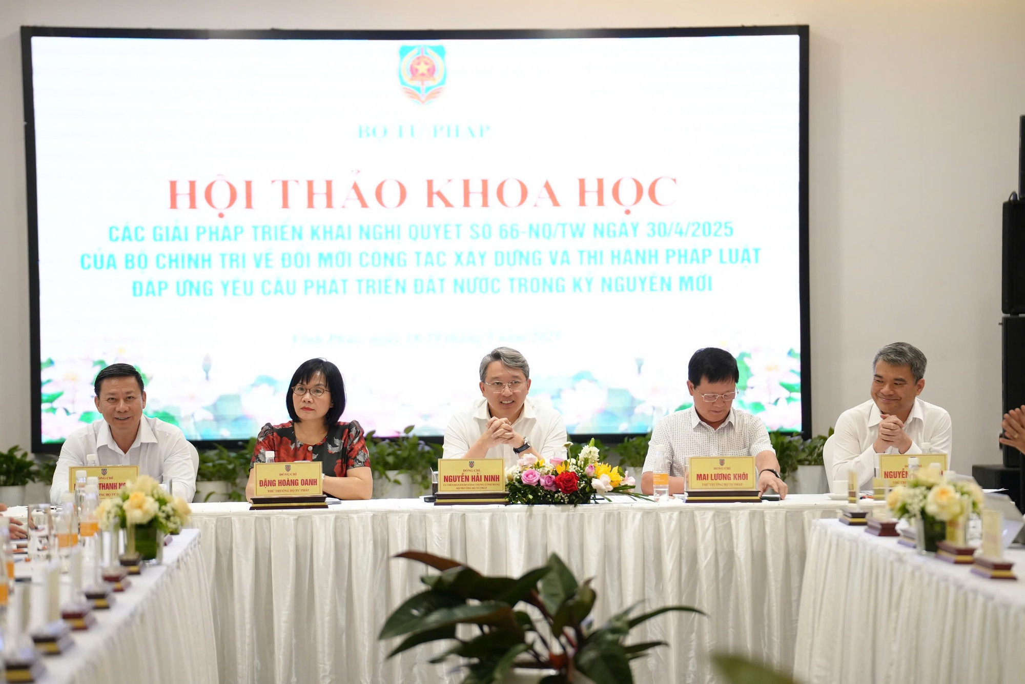 bộ trưởng nguyễn hải ninh chủ trì hội thảo khoa học các giải pháp triển khai nghị quyết 66 của bộ chính trị.jpg -0