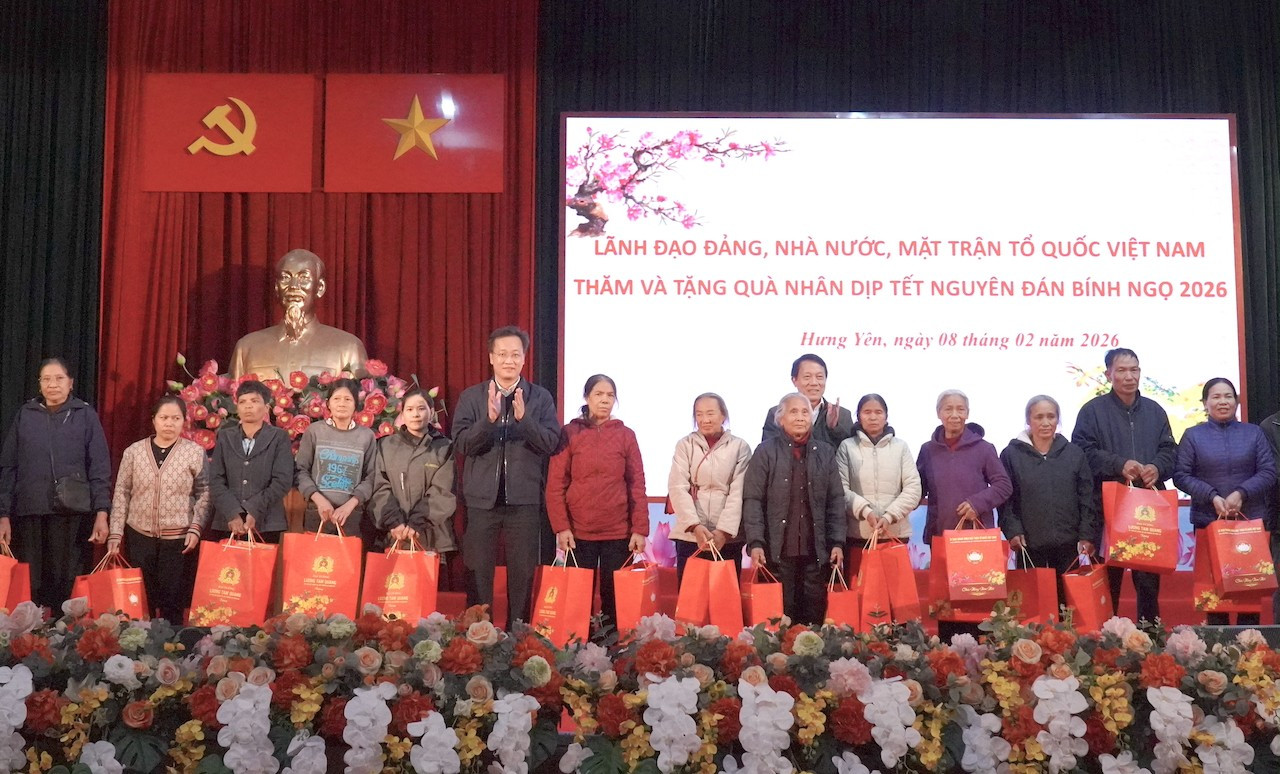 Đại tướng Lương Tam Quang thăm, tặng quà hộ nghèo, người lao động tỉnh Hưng Yên -0