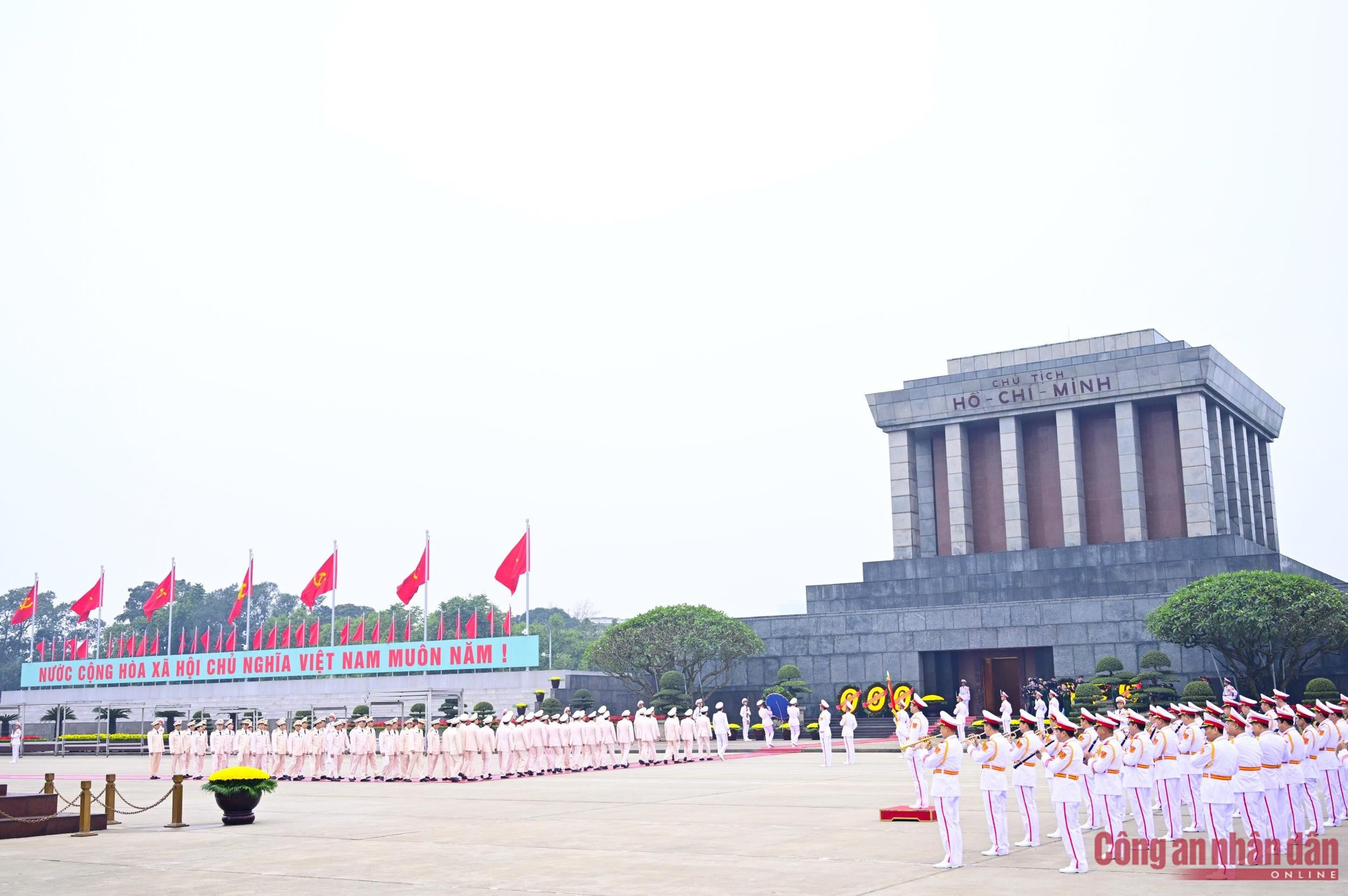 Lãnh đạo Đảng, Nhà nước vào Lăng viếng Bác nhân kỷ niệm 96 năm Ngày thành lập Đảng -0