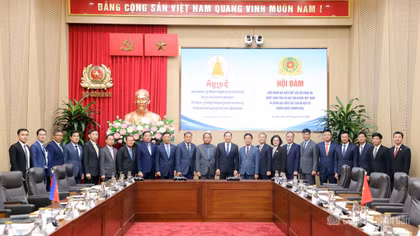 Việt Nam chia sẻ kinh nghiệm tinh gọn bộ máy với Bộ Nội vụ Campuchia