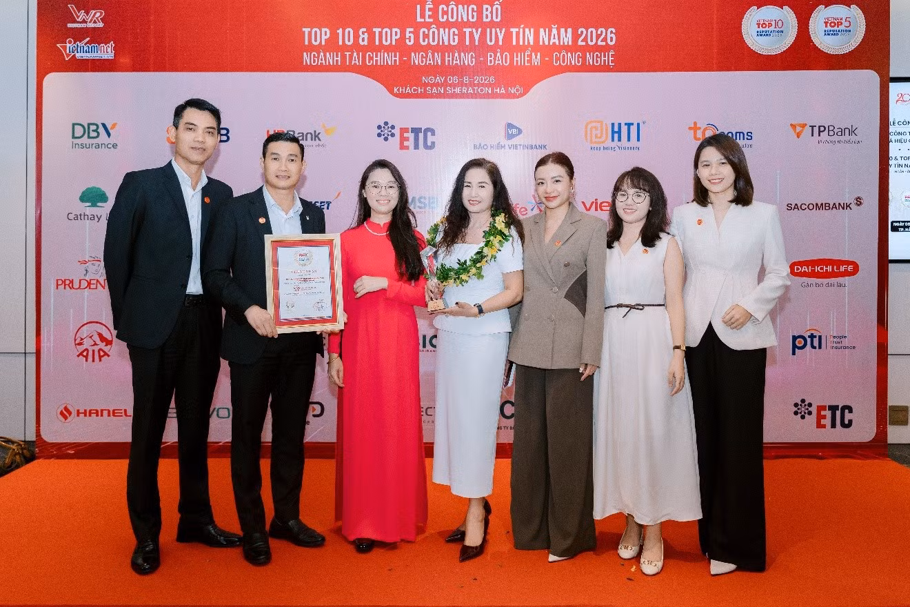 Các thành viên AIA Việt Nam tại Lễ Công bố Top 10 công ty bảo hiểm nhân thọ uy tín năm 2026.