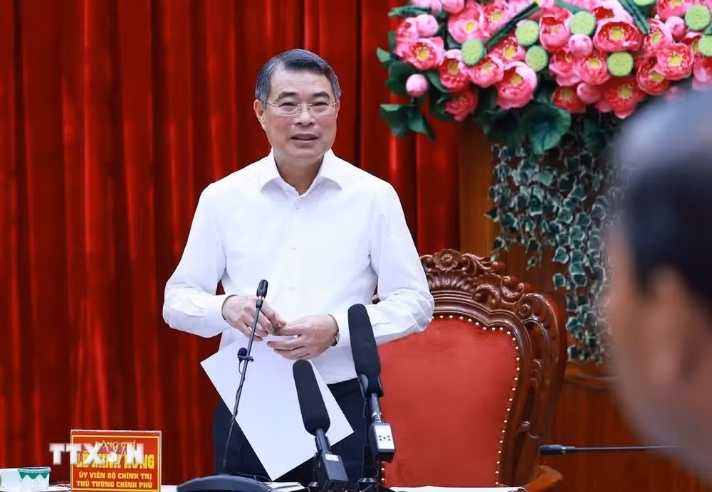 Thủ tướng Lê Minh Hưng chủ trì làm việc với Ban Thường vụ Tỉnh uỷ Vĩnh Long. (Ảnh: Dương Giang/TTXVN)