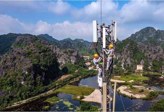 Trong 4 tháng cao điểm cuối năm 2025, Viettel đã lắp đặt, phát sóng 23.500 trạm 5G mới trên cả nước, gấp gần 4 lần số trạm lắp đặt trong năm 2024 và vượt mốc thời gian cam kết với Chính phủ.
