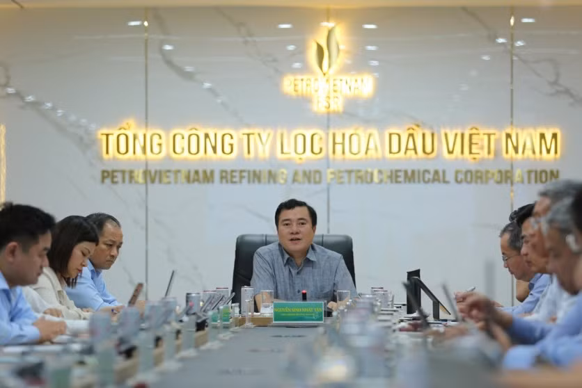 Thứ trưởng Nguyễn Sinh Nhật Tân phát biểu kết luận buổi làm việc.