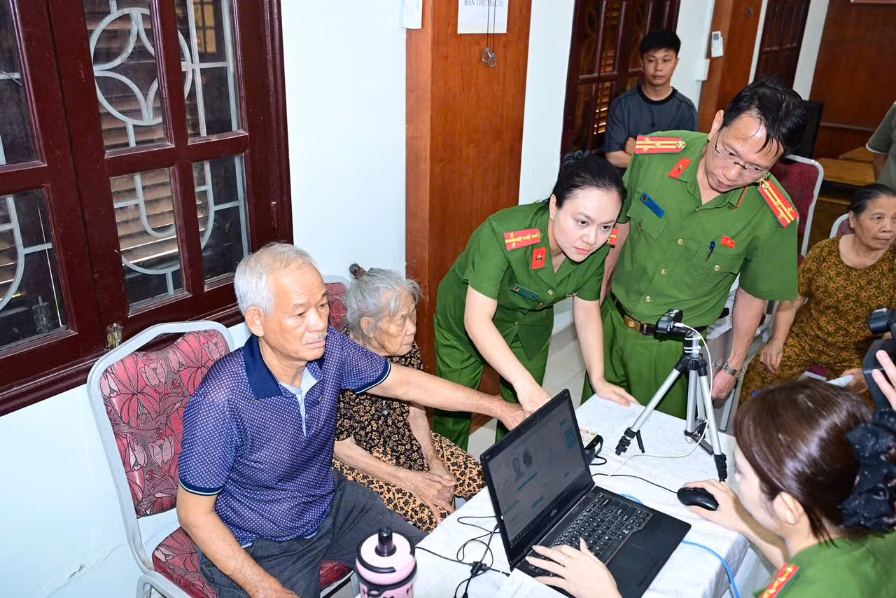 Nỗi lòng thầy u tôi mỗi lần đưa tiễn người thân vào lửa đạn… ảnh 1