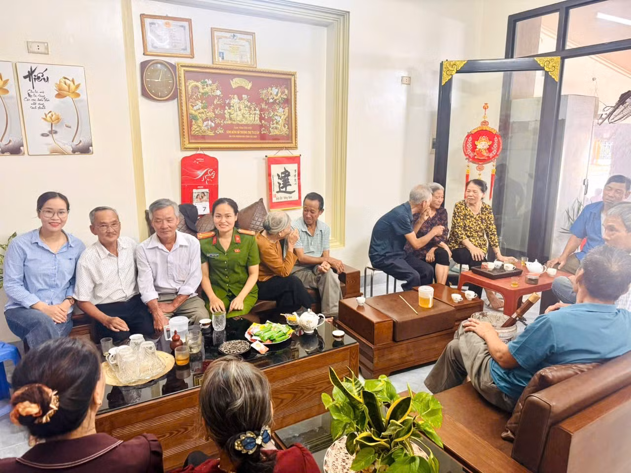 Buổi gặp mặt, đoàn tụ của các thành viên trong gia đình ông Phan Văn Thắng sau 60 năm thất lạc