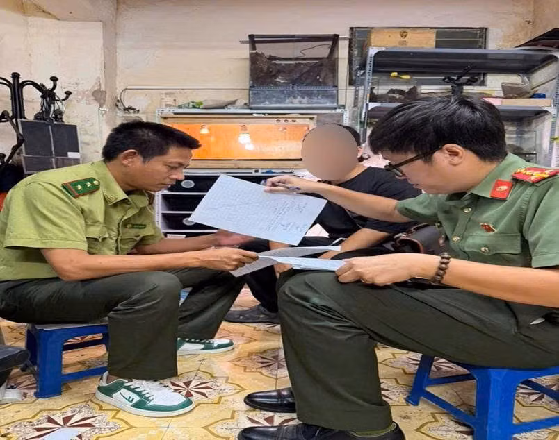 Lực lượng chức năng làm việc với ông P.Đ.T.